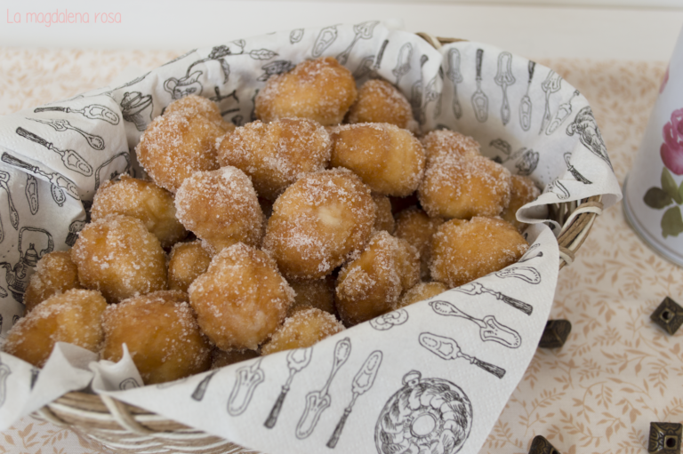 Buñuelos de viento rellenos de crema pastelera