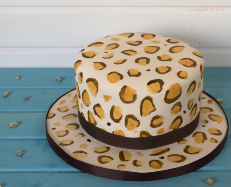 Tarta de chocolate y ferrero rocher decorada al estilo animal print