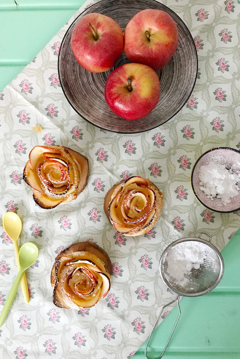 Rosas de hojaldre y manzana