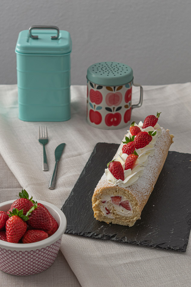 Brazo de gitano relleno de mascarpone y fresas